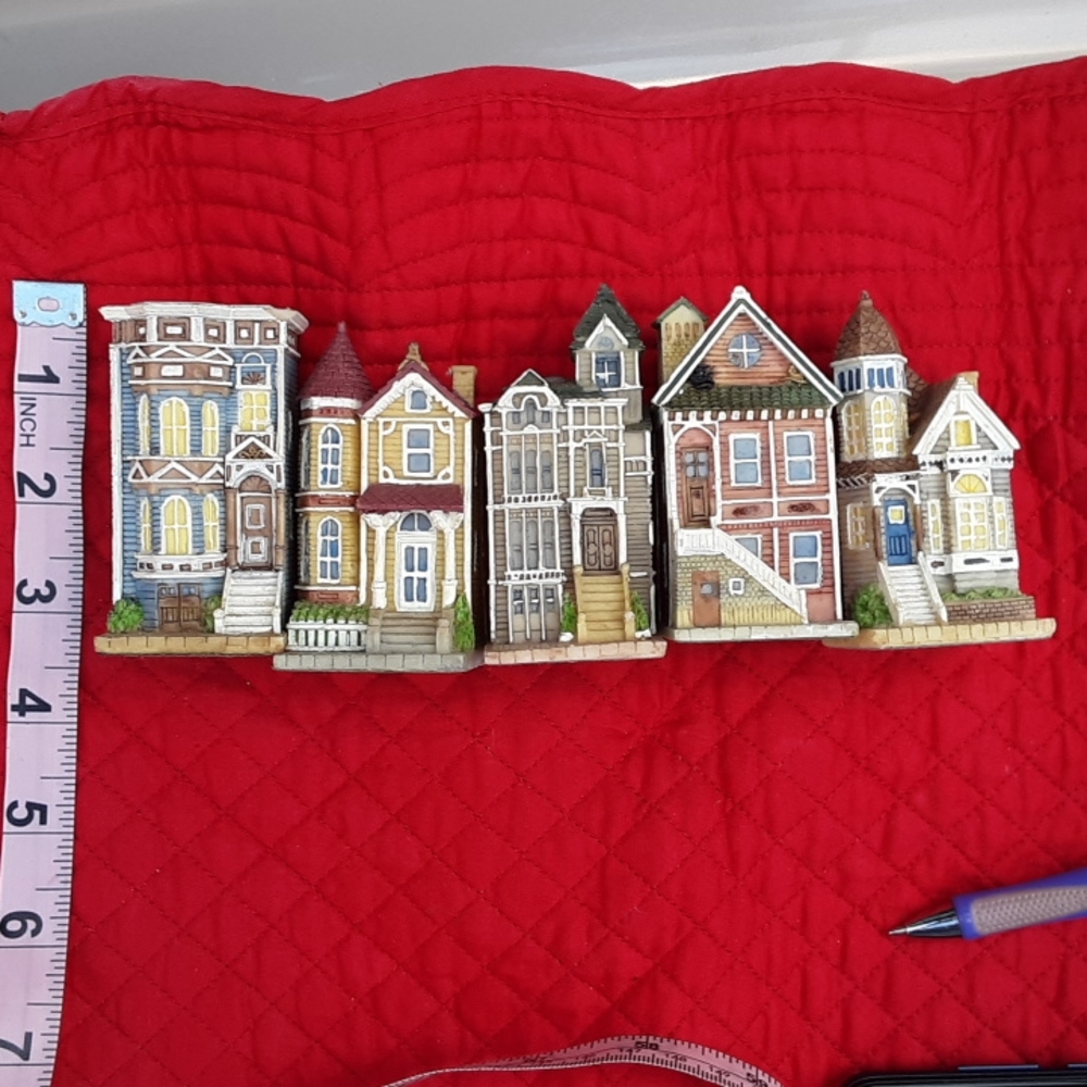 Crossroad little wall hanging houses